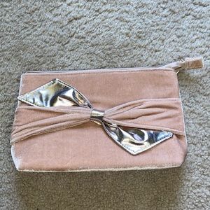 🌟Ulta Beauty Medium Size Salmon Pink/Nude Velvet Cosmetic Bag With A Silver Bow